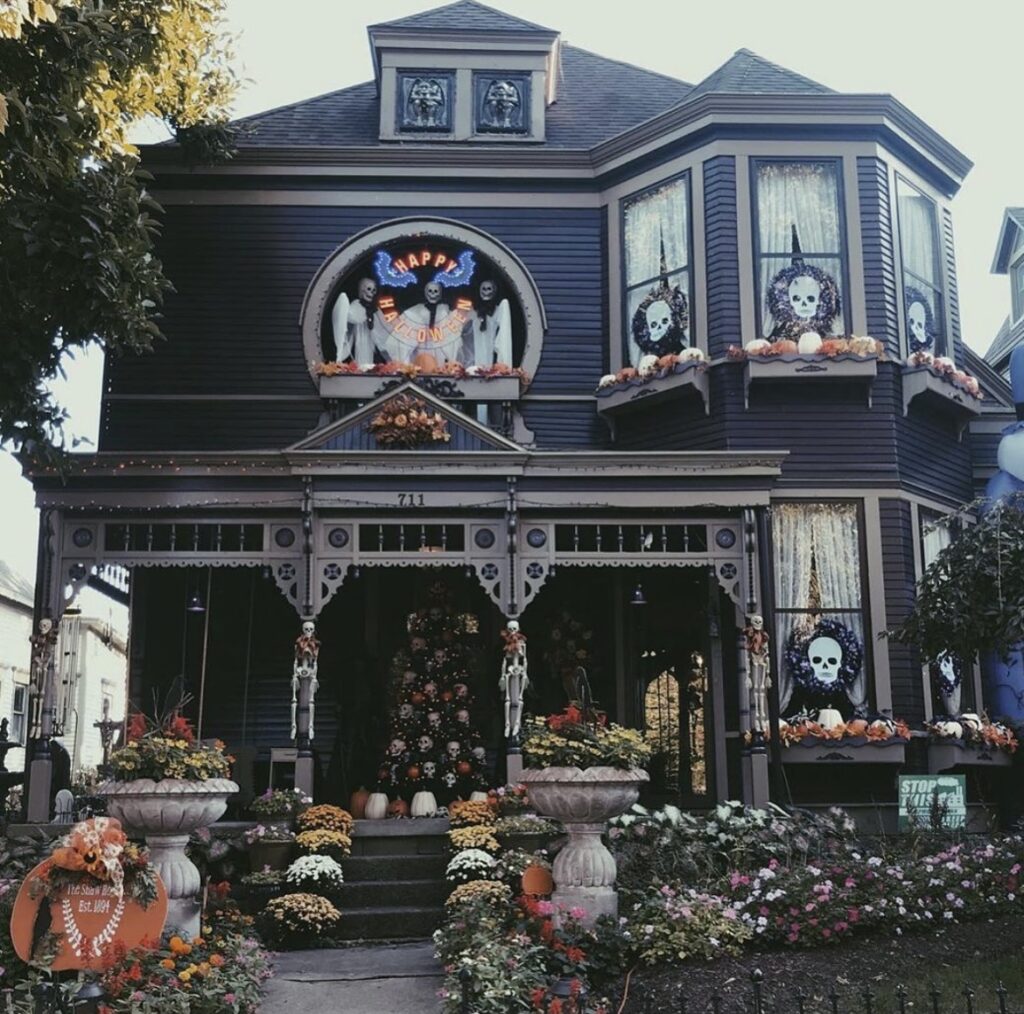 101 Best Spooky Halloween Decors on a Budget - atinydreamer