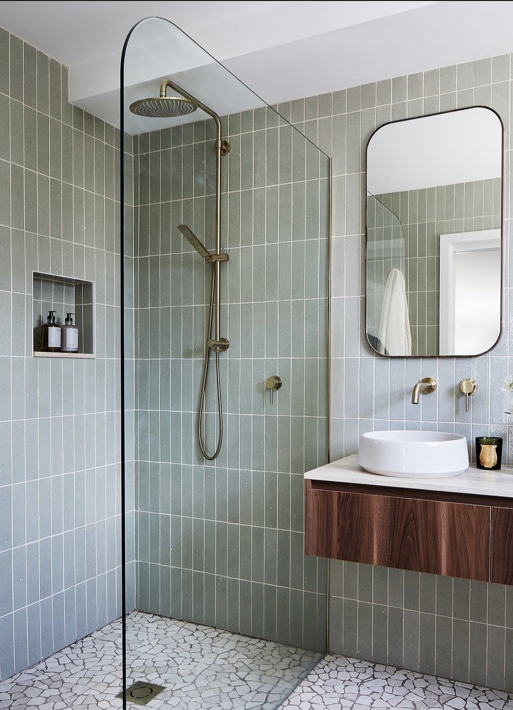 5 Best Reasons to Use Green Tiles for Your Bathroom - atinydreamer