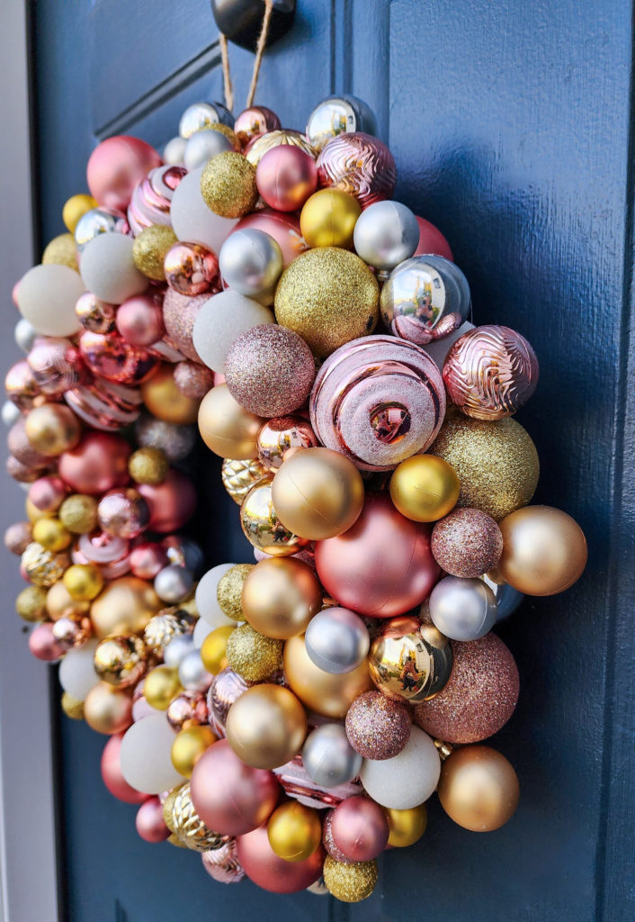 13 Best Pink Christmas Wreaths For A Festive Christmas - Atinydreamer